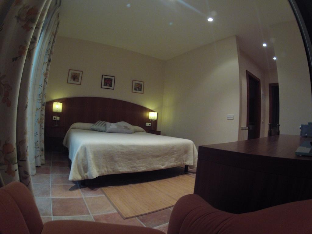 Mas Duc Guest House Brunyola Bilik gambar